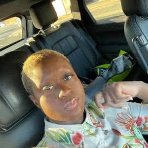 Meet your Posher, Monique